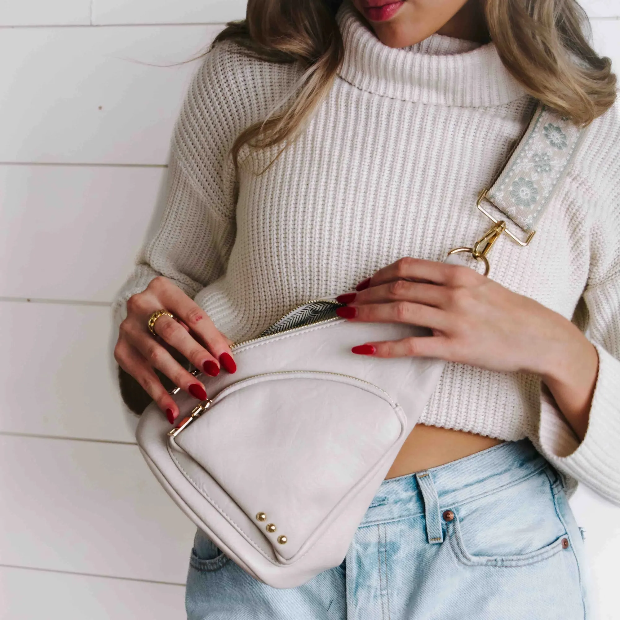 Austin Sling Bag (Cream)