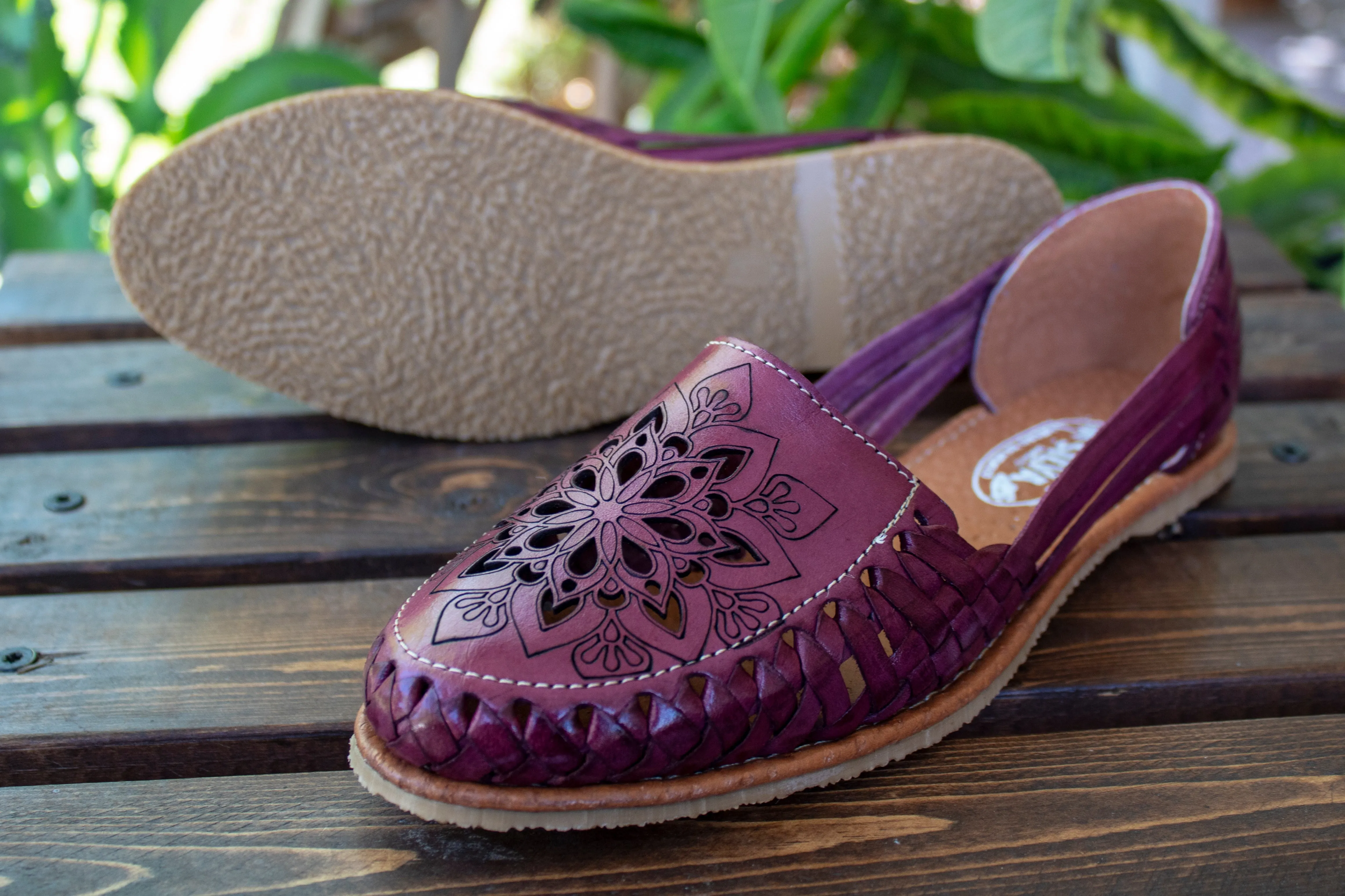 WOMENS PURPLE LEATHER HUARACHE MEXICAN SANDAL